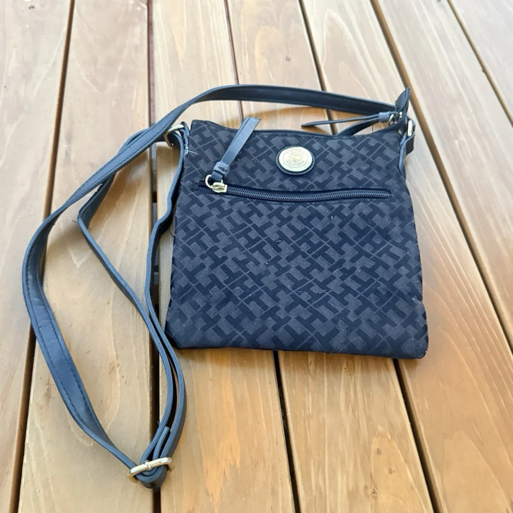 Tommy Hilfiger Crossbody Bag , Stylish Small Rectangle Bag Black